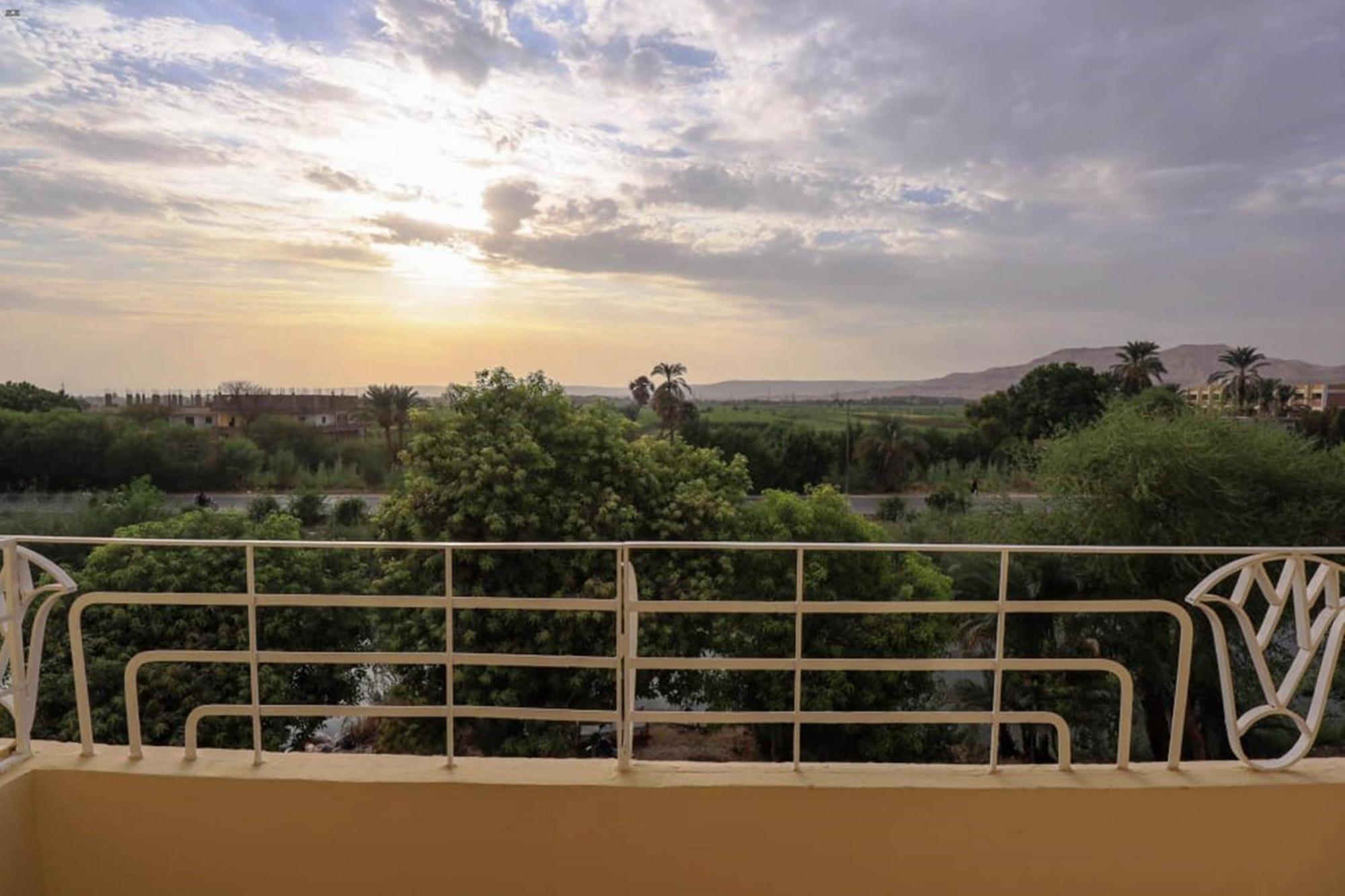 Luxor View Hostel Exteriör bild